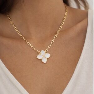 White Mother-of-Pearl Clover Necklace | 18K Gold Filled